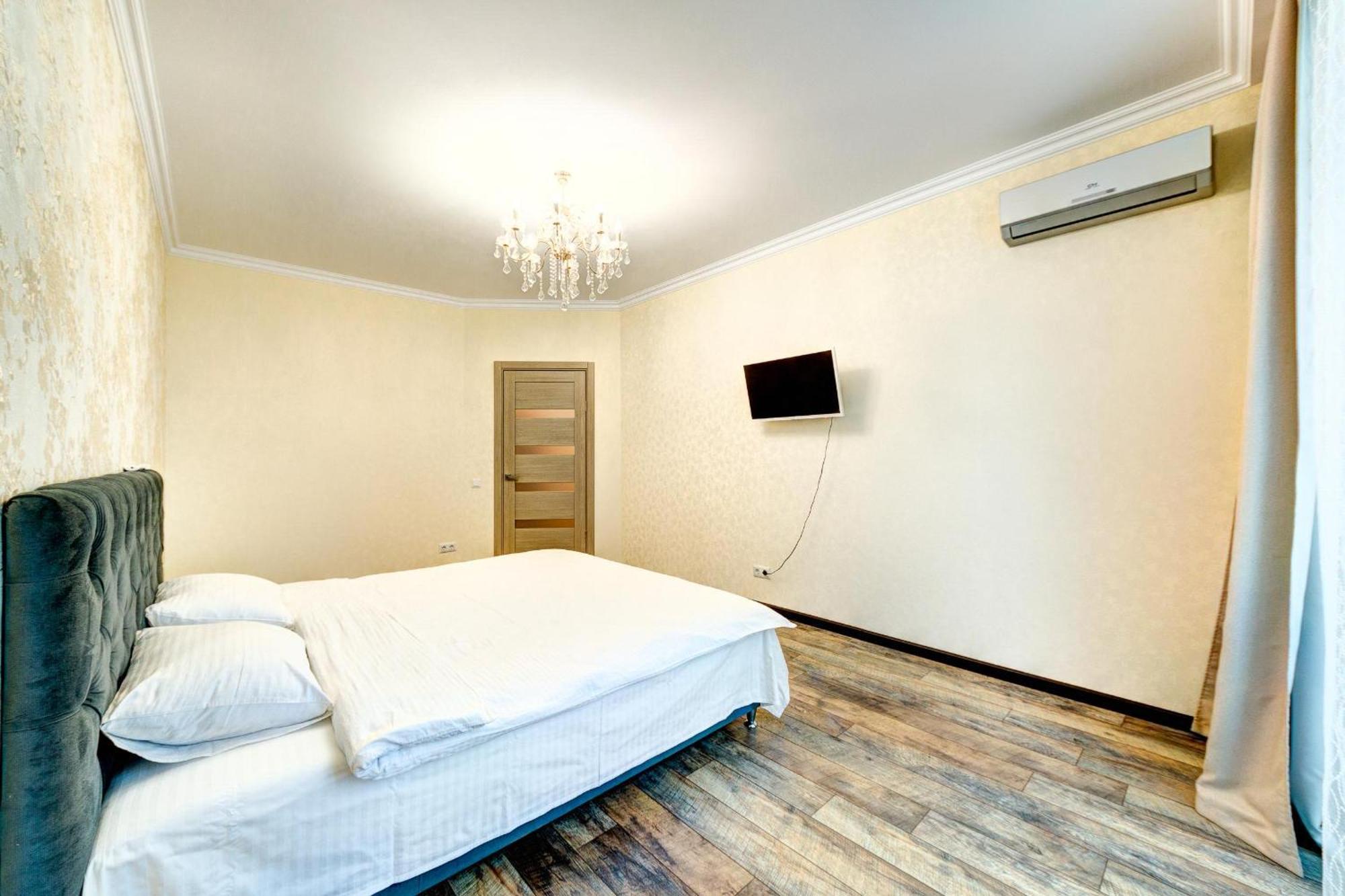 Apartment Voskresenska 18 , Парковые Озера Kiev Phòng bức ảnh